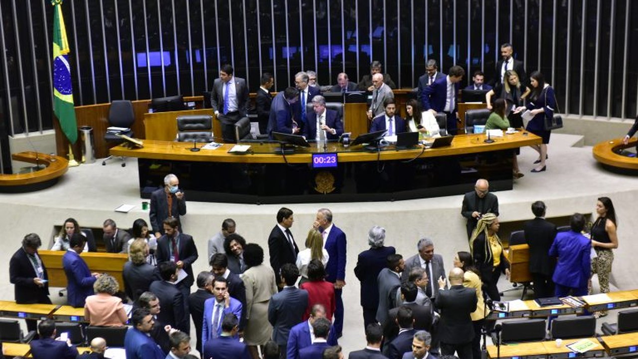 Reforma do Ensino Médio ignorou comunidade escolar, aponta debate
