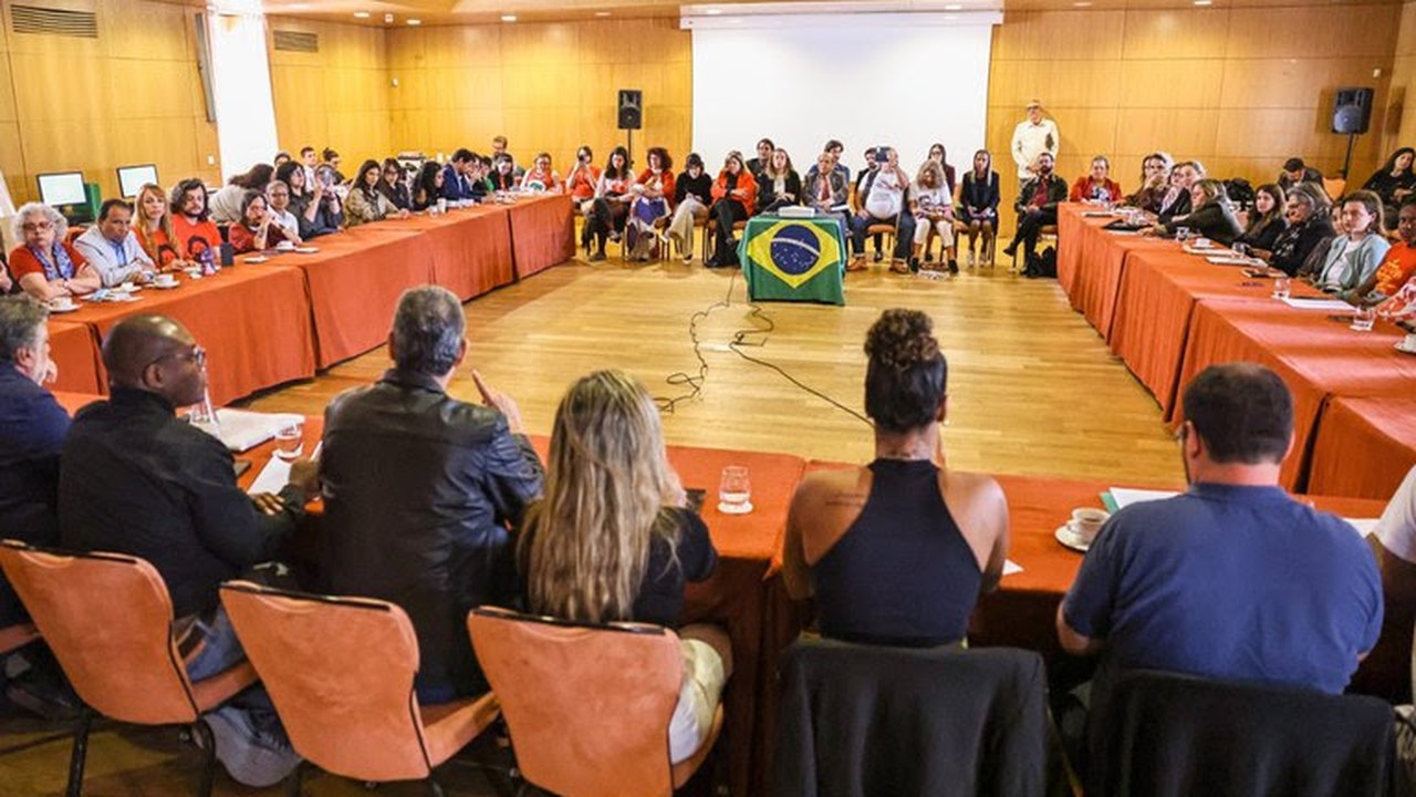 Ministros se reúnem com representantes de movimentos sociais em Portugal
