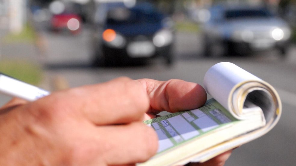 Aplicativo dá até 40% de desconto para motoristas em multas de trânsito