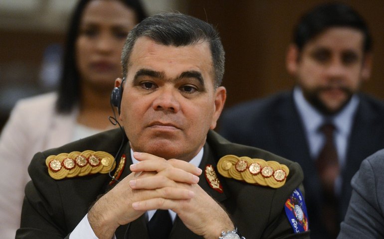 Venezuela se prepara para lutar, caso os EUA 'ponham os pés' no país, diz ministro venezuelano