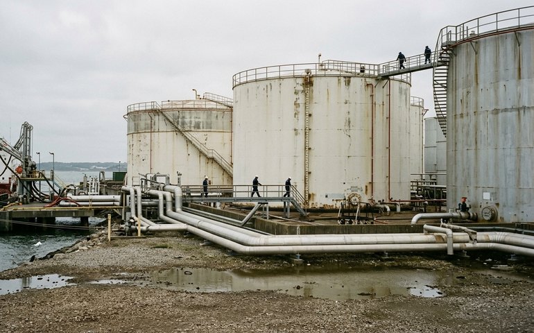 Reservas de petróleo estão sendo esvaziadas em ritmo recorde, alertam FMI, Banco Mundial e OMC