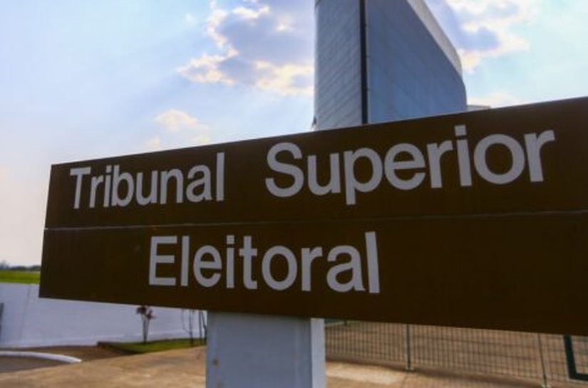 TSE marca para próxima terça julgamento de ações contra Bolsonaro