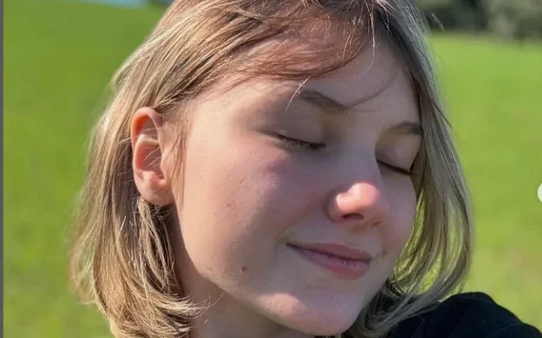 Filho de Isabel Veloso tem alta e vai para casa após quase um mês na UTI