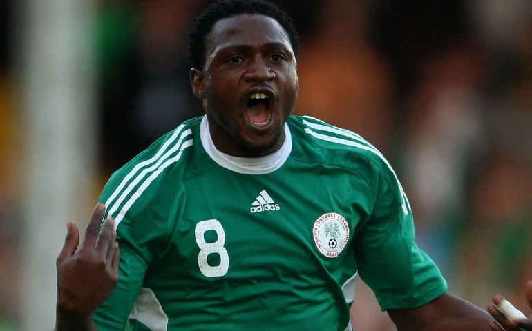 Ex-atacante da seleção nigeriana Michael Eneramo morre aos 40 anos após mal súbito em amistoso