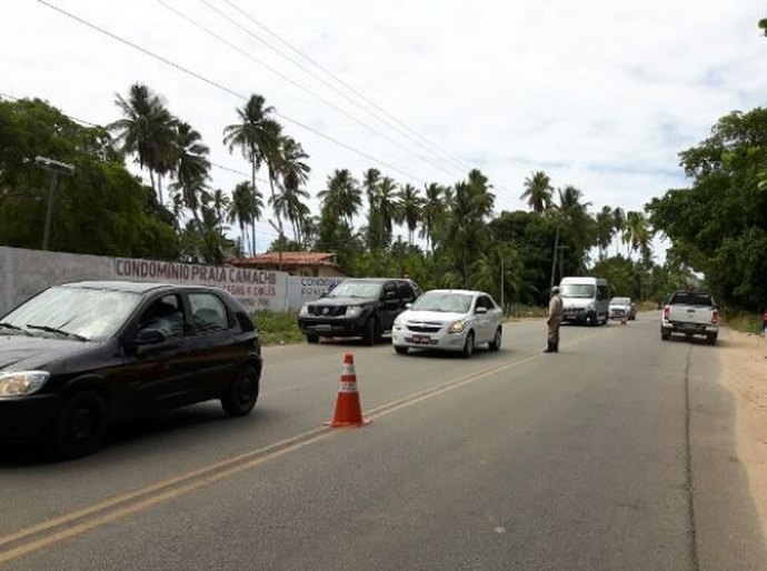 Blitz educativa do DER orienta 275 condutores na AL-101 Norte, em Maragogi