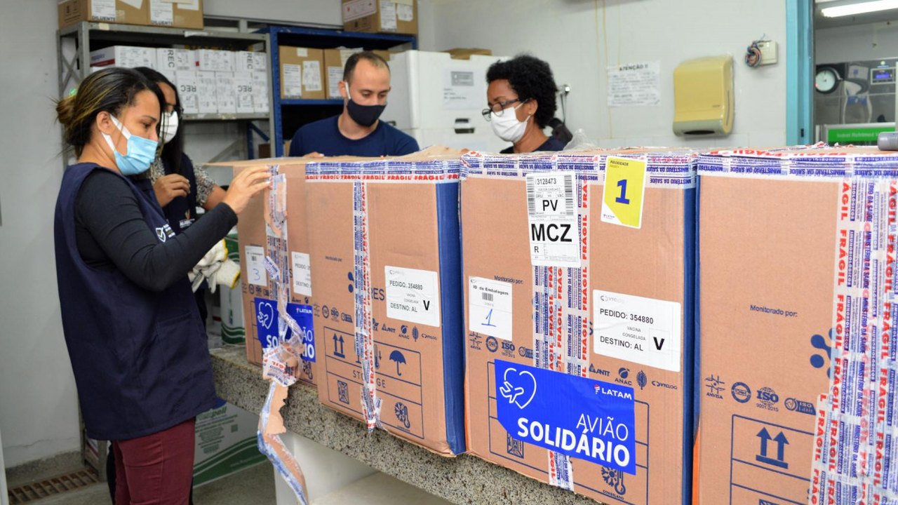 Alagoas recebe mais 114.110 doses de imunizantes contra a Covid-19 nesta quinta (26)