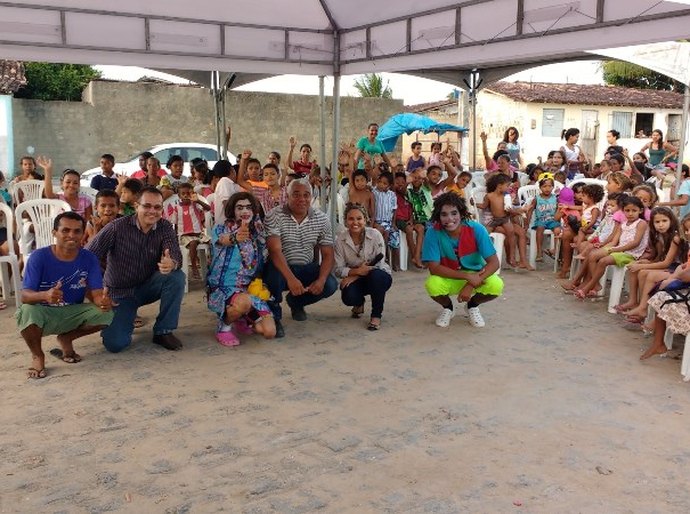 Viva Ambiental leva teatro ao Carminha para ensinar sobre cuidado com o lixo