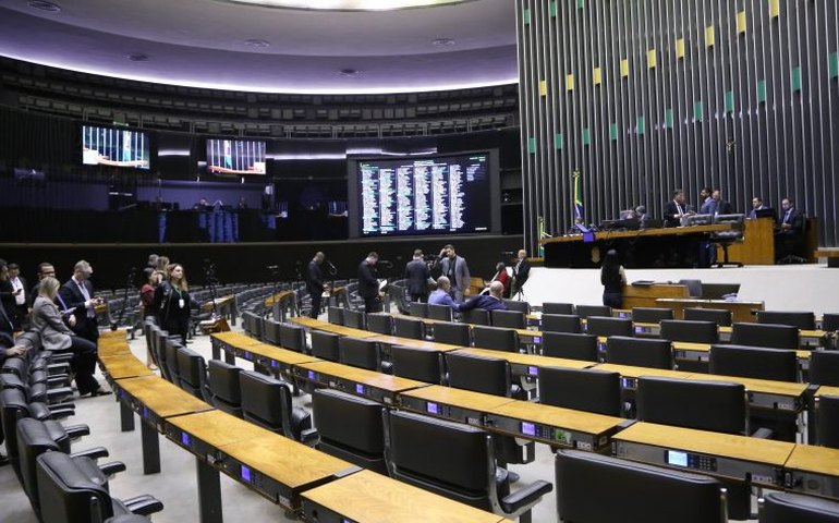 Deputados analisam pedidos de urgência para projetos de lei; acompanhe