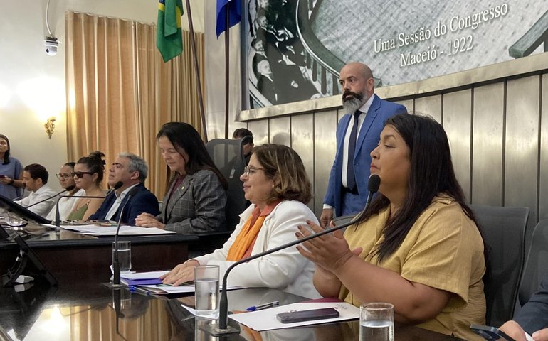 Secretária Maria Silva e ministra Cida Gonçalves debatem políticas públicas voltadas às marisqueiras