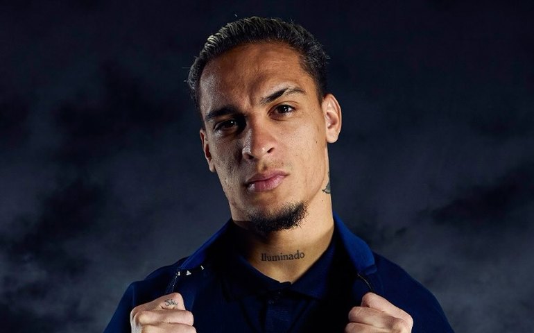 Técnico do Manchester United diz que Anthony precisa 'conquistar direito de jogar'