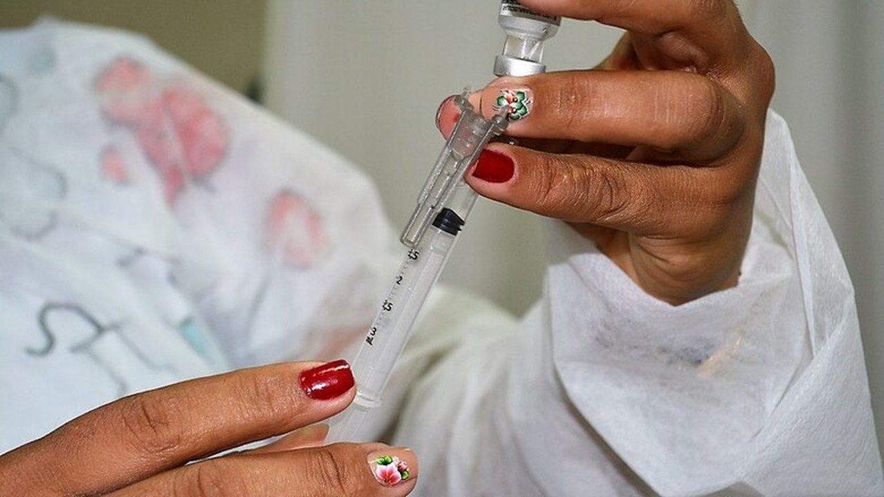 Prefeitura de Penedo inicia vacinação contra Covid, Influenza e sarampo nos postos de saúde