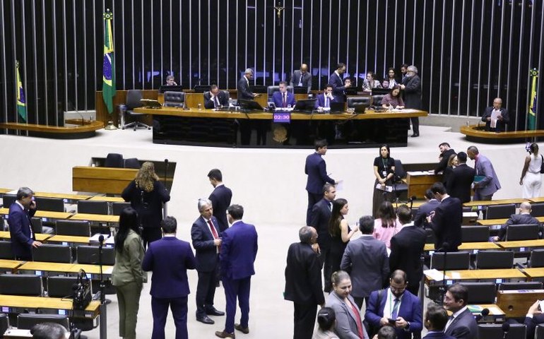 Deputados analisam projeto que autoriza a criação da Fundação Caixa; acompanhe