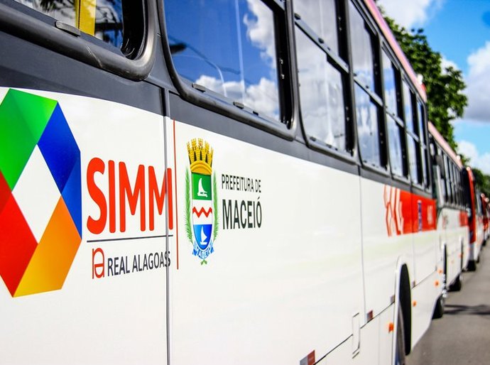 Sinturb oficializa pedido de reajuste da tarifa de ônibus na SMTT