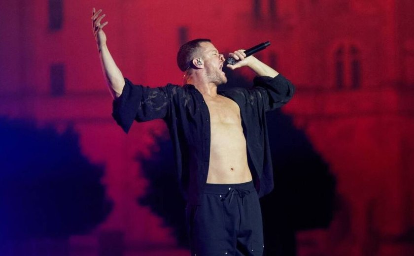 Vocalista do Imagine Dragons faz show sem camisa e viraliza nas redes