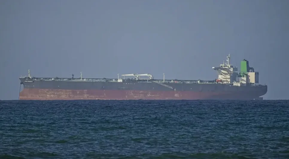 Navios no estreito de Ormuz. Fonte: Internet