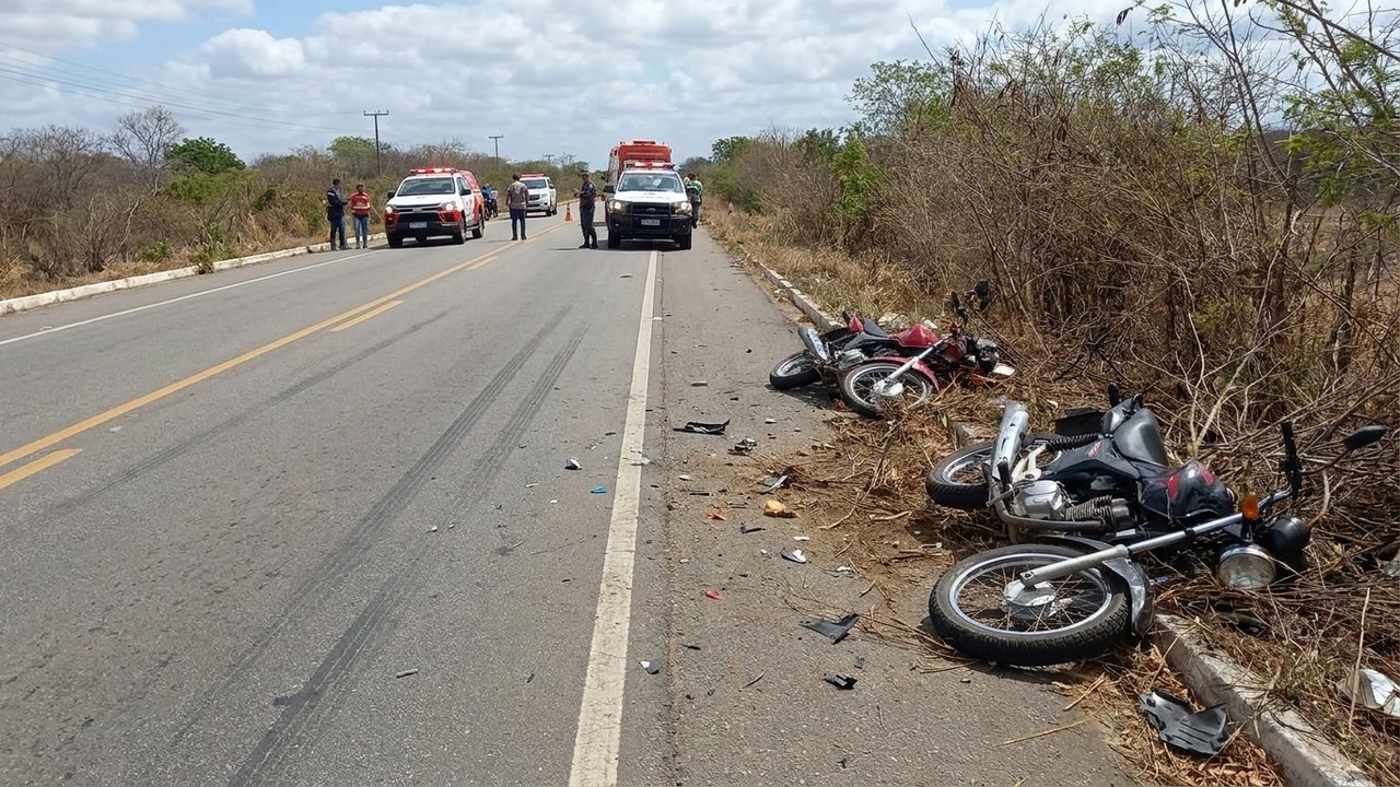 Mulher morre e três pessoas ficam feridas em acidente entre motos na AL-215, em Boca da Mata