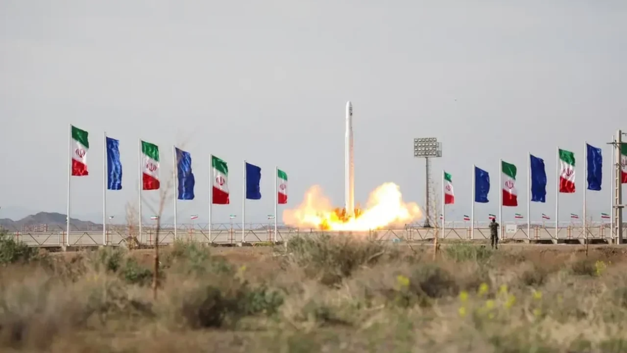 Irã diz que lançou satélite com sucesso em programa espacial criticado pelo Ocidente