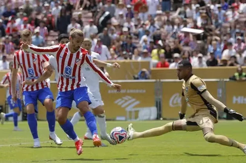 Botafogo perde para o Atlético de Madrid, mas avança às oitavas em 2º lugar