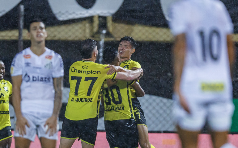 Santos leva virada do São Bernardo e perde a 3ª seguida no Paulistão antes da chegada de Neymar