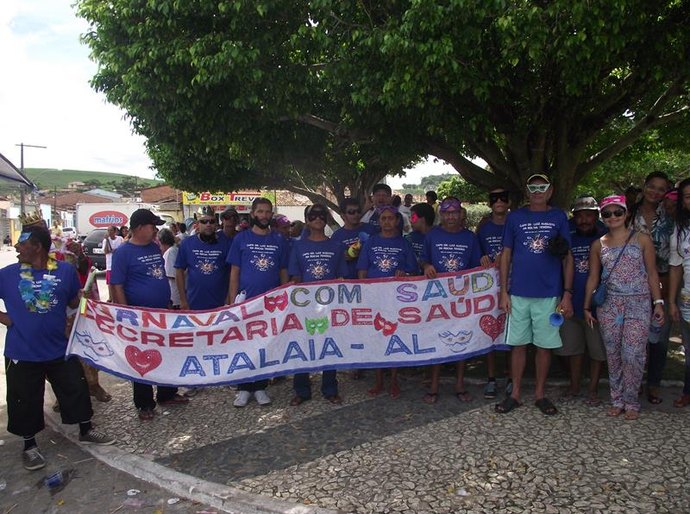 CAPS e Assistência Social festejam o carnaval pelas ruas de Atalaia