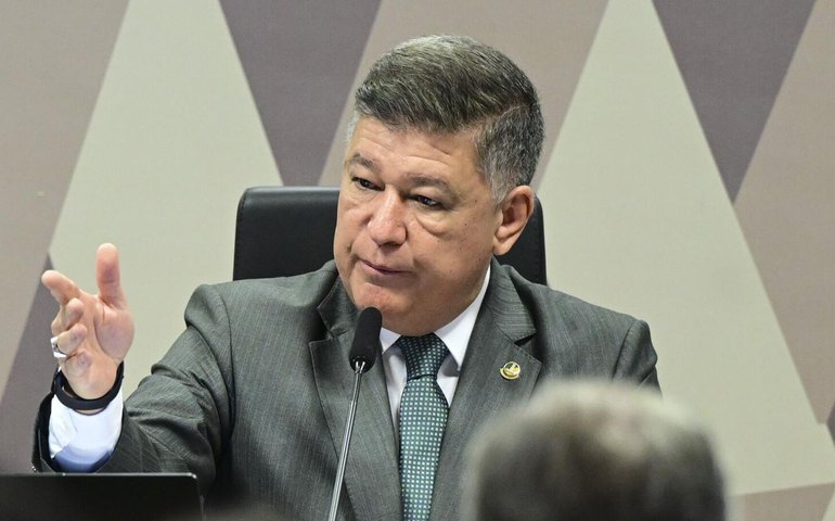 Oposição cobra explicações após PF trocar delegado de inquérito do INSS que investiga Lulinha