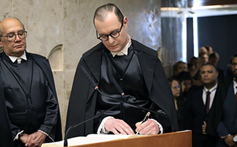 Zanin toma posse como ministro do STF