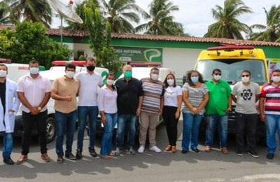 Prefeito Djalma Beltrão realiza a entrega das duas novas ambulâncias em Piaçabuçu