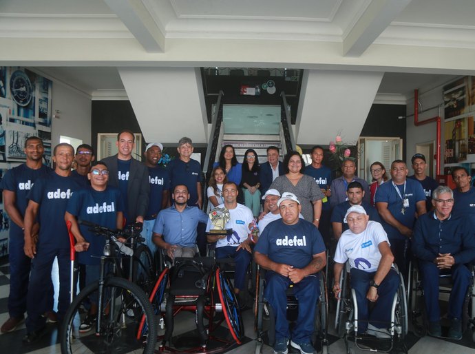 Algás entrega equipamentos de alta performance para paratletas alagoanos