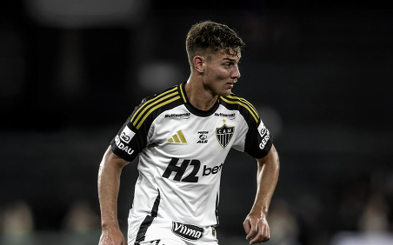 Organizada protesta em desembarque do Atlético-MG após derrota e ameaça: 'Último aviso'