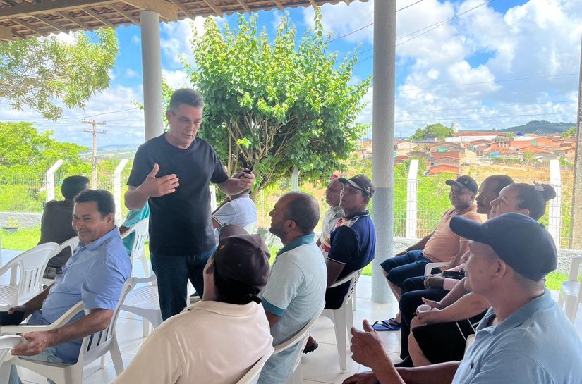 Prefeito de Branquinha se reúne com agricultores para alinhar fornecimento de alimentos da merenda escolar