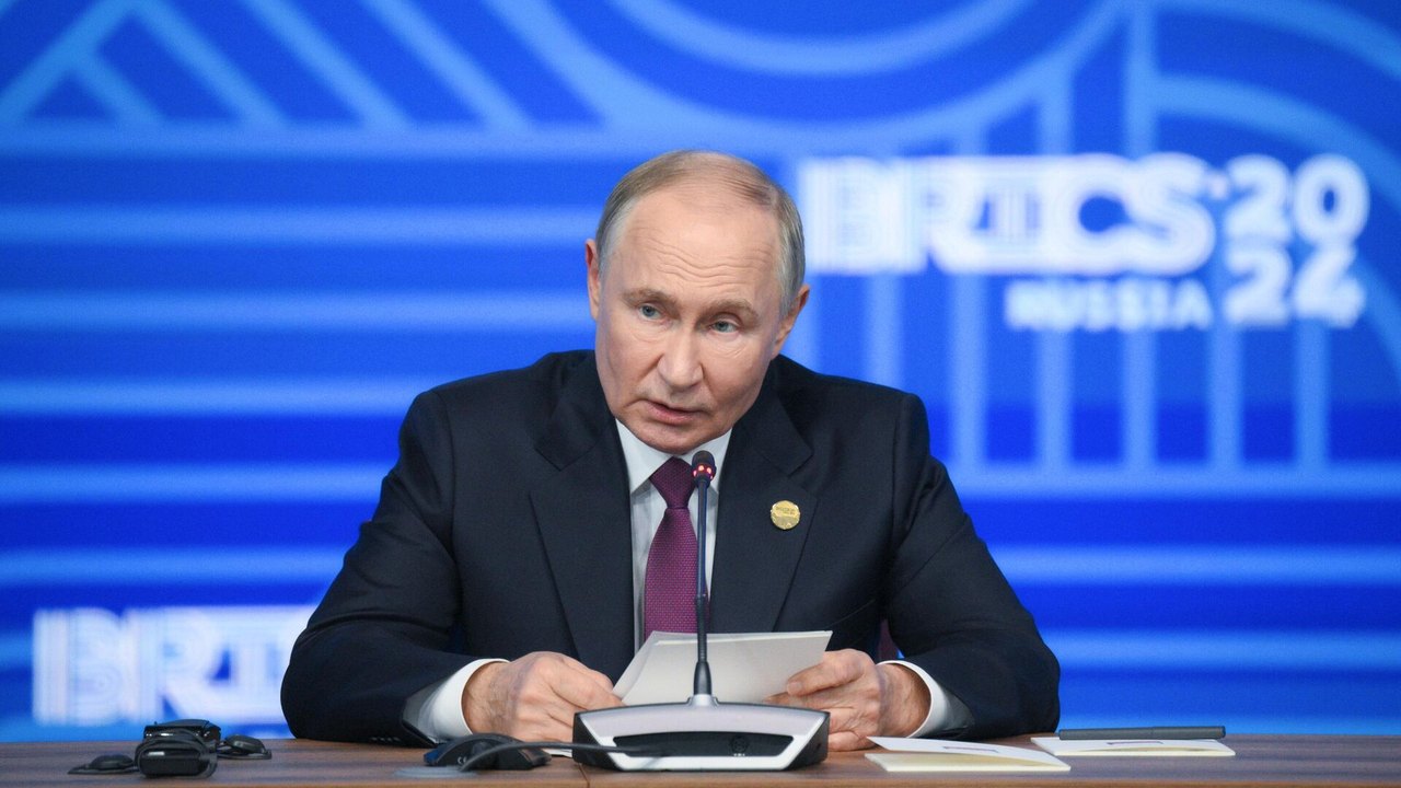 Ameaça de 3ª Guerra Mundial está crescendo, mas não é preciso assustar as pessoas, diz Putin