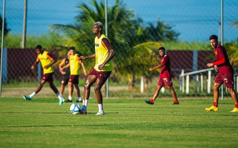 Daniel Paulista pode ter mudanças no time diante da Chapecoense, nesta sexta