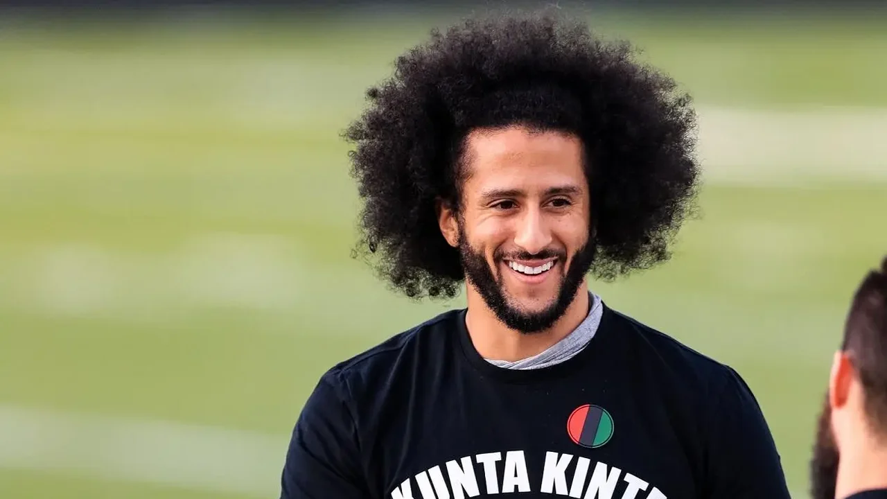 Sem atuar há sete anos após protesto, Kaepernick pede chance a time da NFL: 'ficaria honrado'