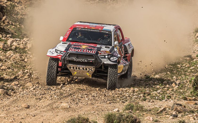 Al-Attiyah supera Carlos Sainz e vence segunda etapa do Rali Dakar