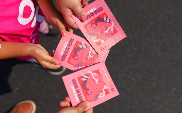 Campanha Outubro Rosa conscientiza sobre prevenção do câncer de mama