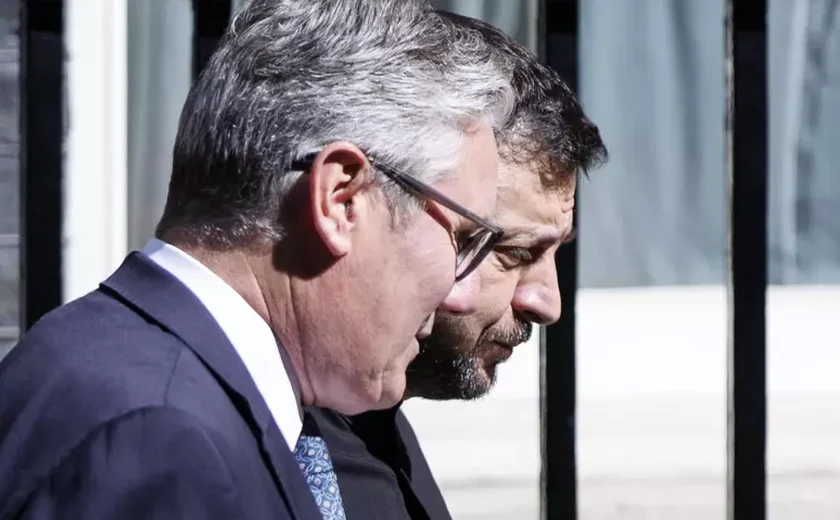 Starmer recebe Zelensky na véspera de reunião Trump-Putin