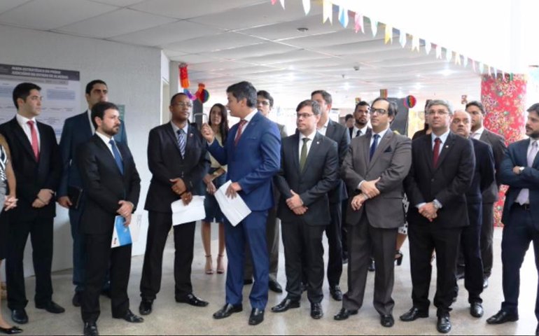 Acrimal participa de ato de desagravo em favor do advogado Gustavo de Andrade