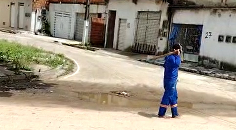 Homem é preso após ameaçar vizinha com picareta em Aracaju; VÍDEO