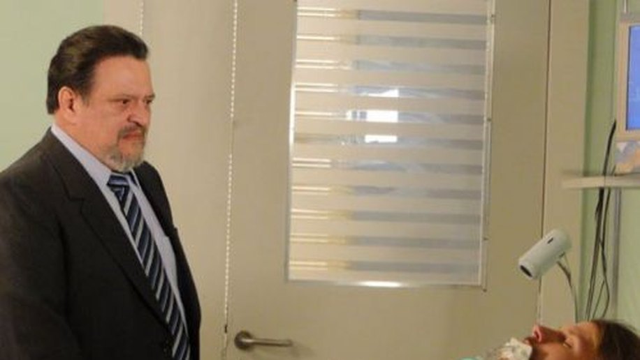 'Morde & Assopra': Oséas chora ao ver filho em coma
