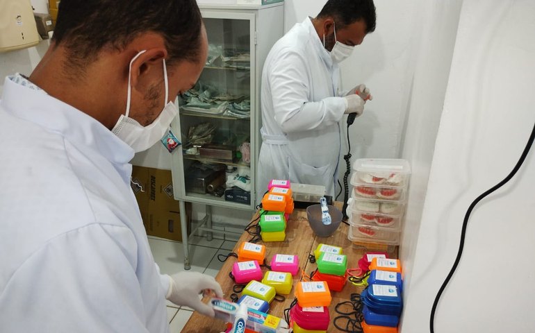 Pacientes do povoado Bonsucesso recebem próteses dentárias