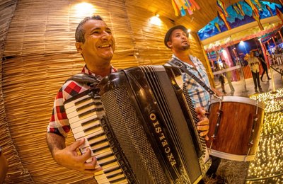 Palcos Coreto de Jaraguá e Praça Dois Leões terão 40 apresentações de artistas locais