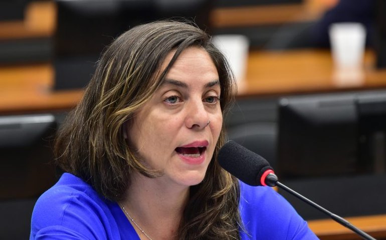 Deputada apresenta sugestões para diminuir impactos de tragédias climáticas na educação