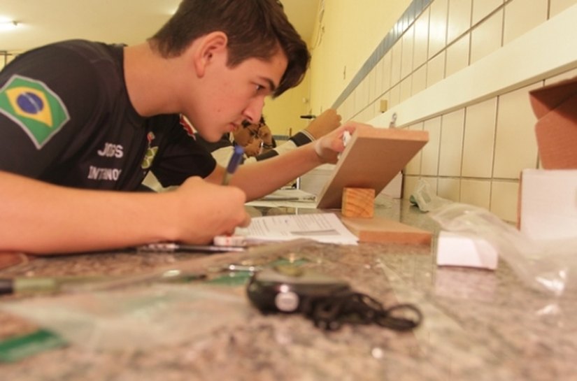Alunos da rede pública participam da 2ª fase da Olimpíada Brasileira de Física