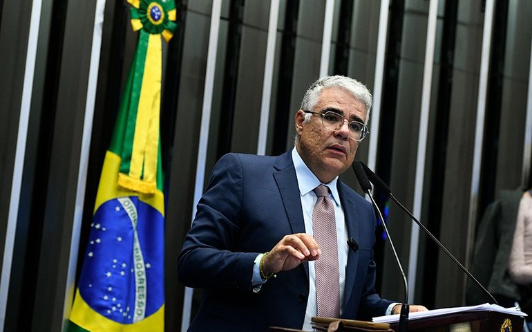 Girão questiona governo pelos atos de 8 de janeiro