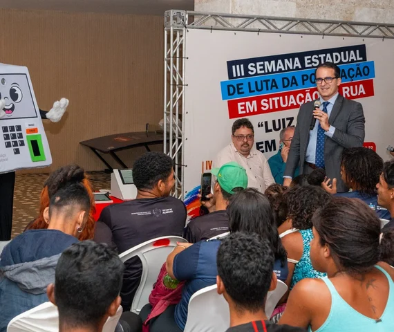 TRE/AL promove ação de educação eleitoral  para pessoas em situação de rua