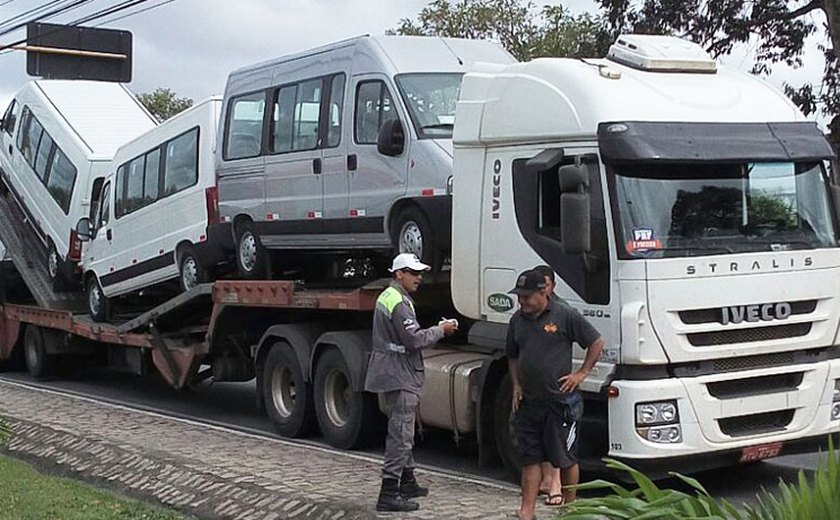 SMTT realiza operação de veículos pesados na parte alta de Maceió