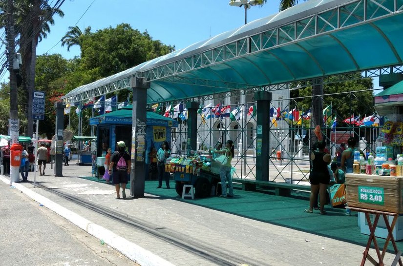 Ponto de ônibus da Praça dos Martírios recebe melhorias