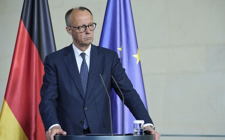 Político francês acusa Alemanha de ser 'cavalo de Troia' dos EUA na UE e na OTAN