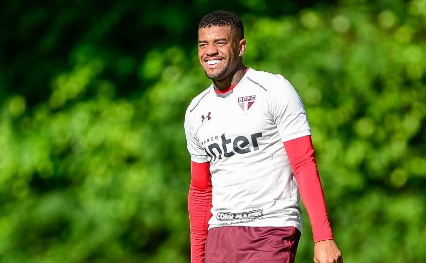 São Paulo treina com cinco novidades de olho no clássico com o Santos