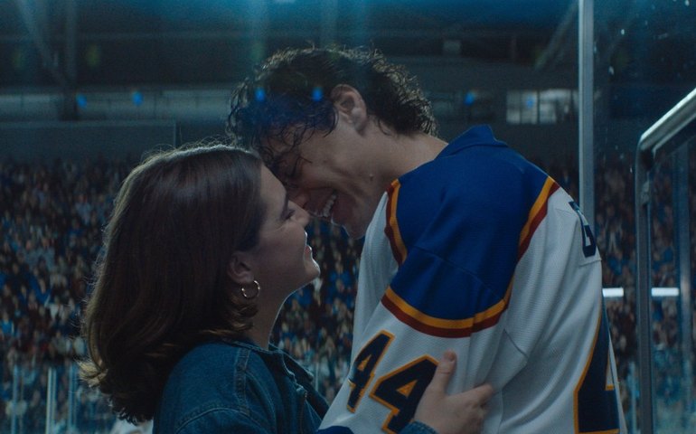 'Off Campus': quem é quem na nova série de romance no hóquei?